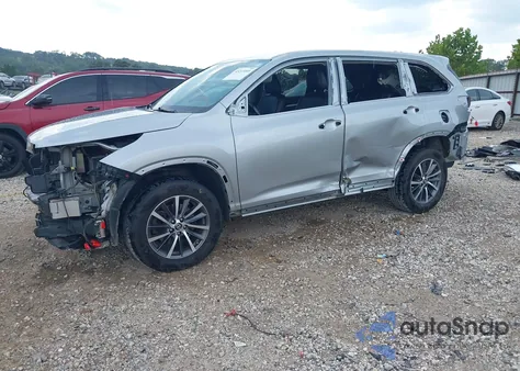 2018 Toyota Highlander Xle z USA, uszkodzony, nr VIN 5TDKZRFH6JS527765